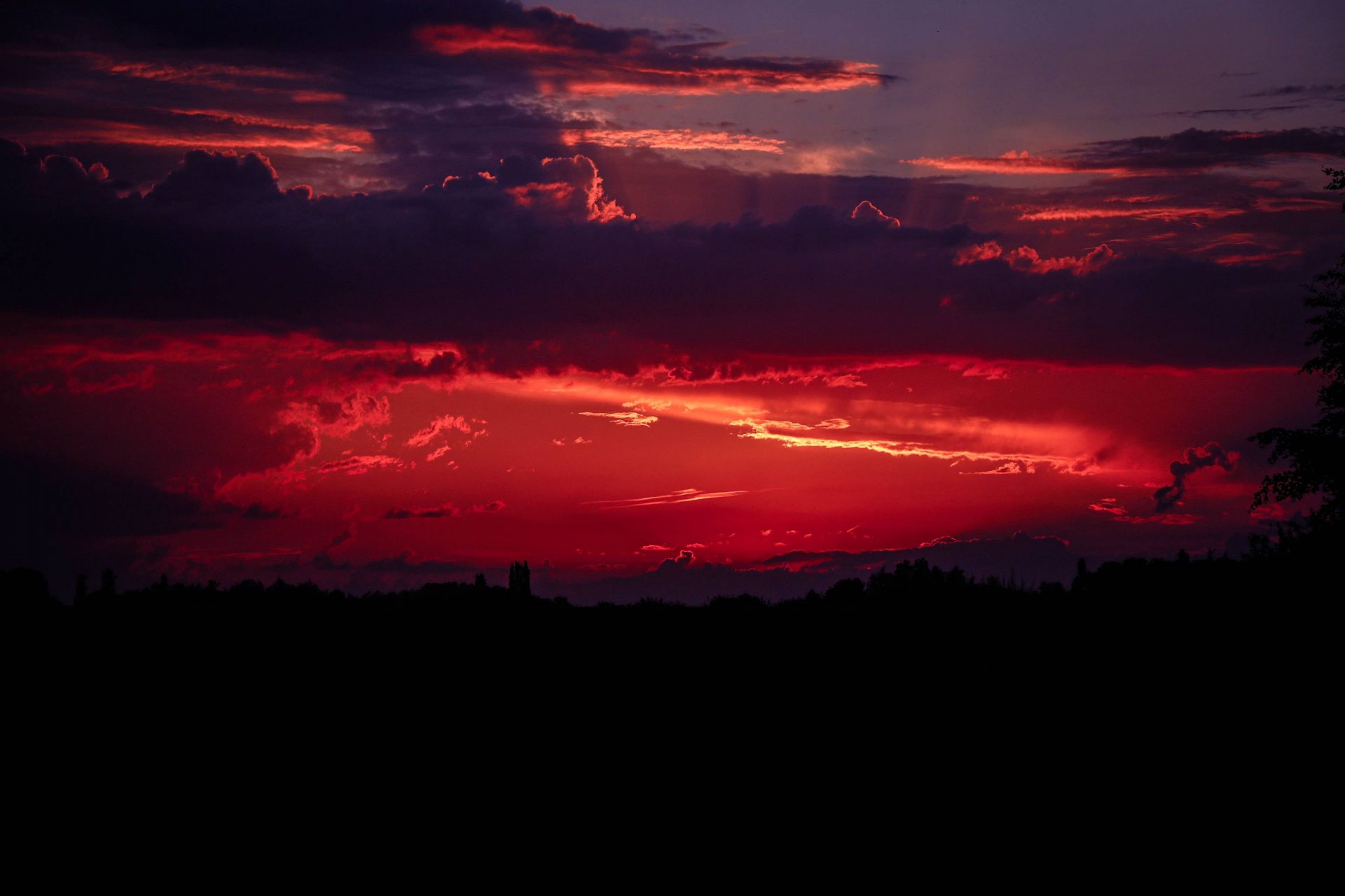 skyline with sun rays © Robin Van Buggenhout